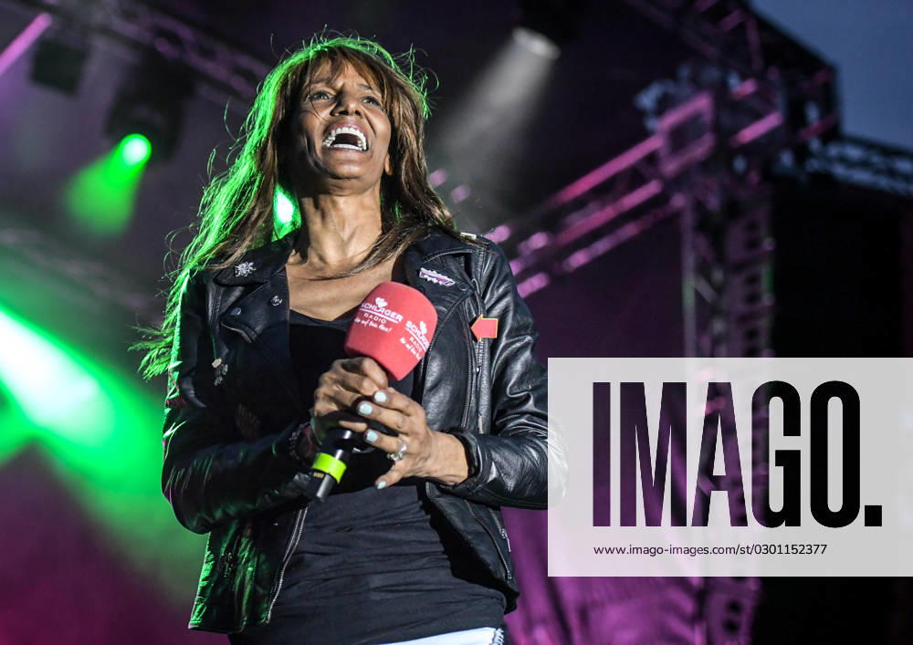 Entertainment Musik, SchlagerHammer 2023 in Oranienburg, v.l. Nadja Abd el Farrag bei der grossen Schlager Radio Sommerparty im Schlosspark Oranienburg. Oranienburg
