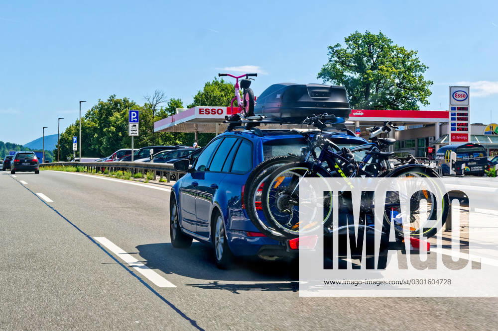 Hohe Spritpreise. Tanken an der Autobahn ? Bergen Bayern Deutschland