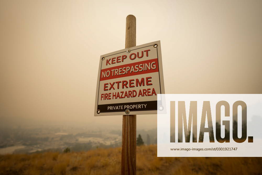 A warning sign about fire risk is seen as smoke from wildfires fills the air, in Kelowna, B.C., Saturday, Aug. 19, 2023. KELOWNA CANADA - ZUMAc35_ 20230819_zaf_c35_025