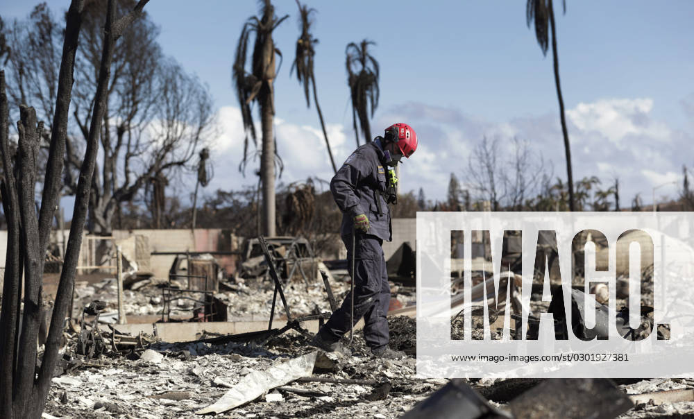 Bilder des Jahres 2023, News 08 August August 17, 2023, Lahaina, HI, United States: Urban Recovery teams comb through a neighborhood in the aftermath of wildfires that swept across Western Maui, August 17, 2023 in Lahaina, Maui, Hawaii. Wildfires fanned by high winds killed at least 100 people and destroyed thousands of homes on the island. Lahaina United States - ZUMAp138 20230817_zaa_p138_022