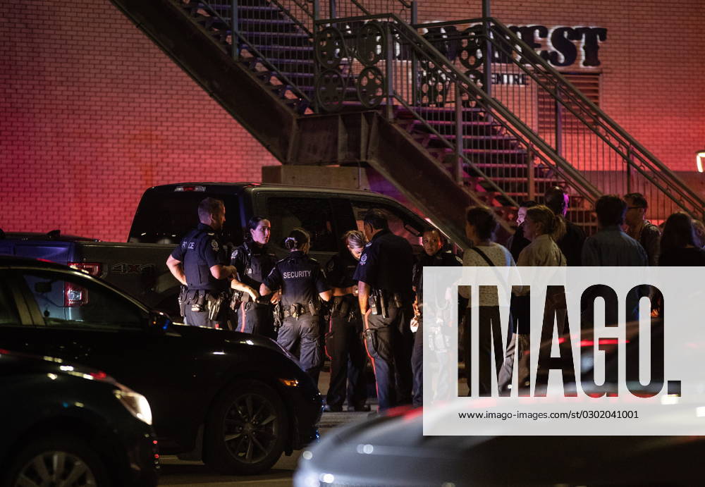 Kanada, Polizei-Ermittlungen nach Schießerei in der West Edmonton Mall in Edmonton August 21, 2023, EDMONTON, AB, CANADA: Police investigate the scene of a multiple shooting at West Edmonton Mall in Edmonton, Alberta on Monday August 21, 2023. Police say three people have been seriously injured in a shooting at West Edmonton Mall. EDMONTON CANADA - ZUMAc35_ 20230821_zaf_c35_115