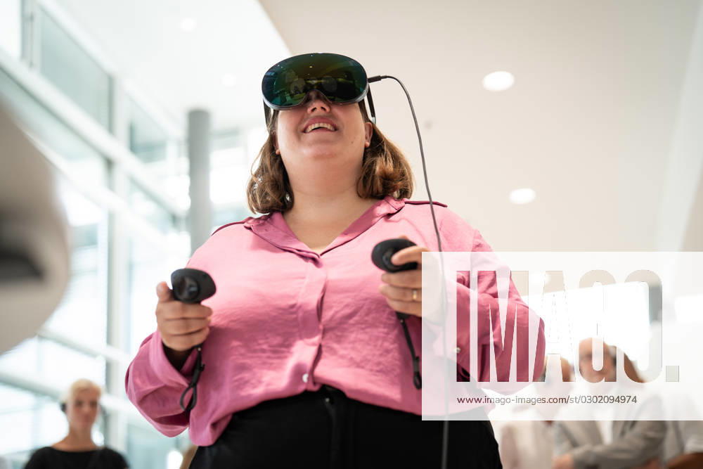 KW34 Sommertour Ricarda Lang, Bundesvorsitzende Bündnis90 Die Grünen besucht Chipfabrik der Robert Bosch Semiconductor Manufacturing Dresden GmbH -;Sommertour Ricarda Lang, Bundesvorsitzende Bündnis90 Die Grünen besucht Chipfabrik der Robert Bosch Semiconductor Manufacturing Dresden GmbH -,
