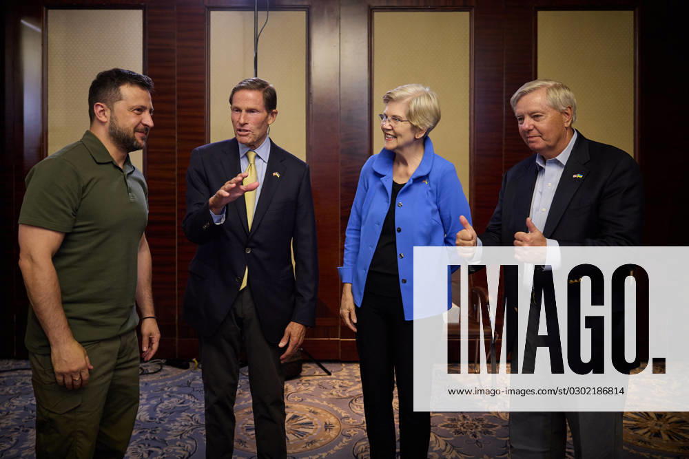 Ukraine, Wolodymyr Selenskyj trifft US Senatoren Richard Blumenthal, Elizabeth Warren,Lindsey Graham Ukrainian President Volodymyr Zelenskyy meets with U.S. Senators Richard Blumenthal (D-CT), Lindsey Graham (R-SC), and Elizabeth Warren (D-MA), on Wednesday, August 23, 2023, in Kyiv, Ukraine. Zelenskyy stressed the importance of starting the process of transferring F-16 fighter jets to Ukraine, training pilots, and further support from the United States. Photo via Ukrainian Presidential Press Office WAX2023082301 UKRAINIANxPRESIDENTIALxPRESSxOFF