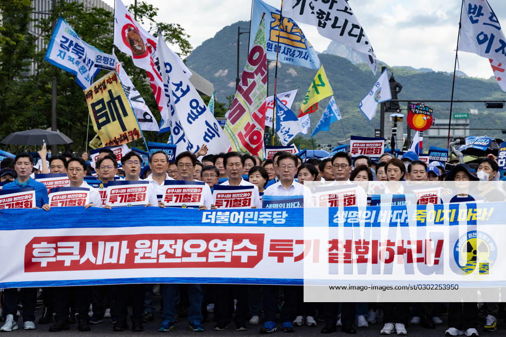 Democratic Party Rally Against Japan After Fukushima Begins Releasing Treated Radioactive Water In Seoul Lee Jae-myung (center), leader of the main opposition Democratic Party, member of congress and with over 100 supporters gather for a rally regarding oppose Japan s discharge of treated radioactive water into the ocean on August 25, 2023 in Seoul, South Korea. Seoul South Korea