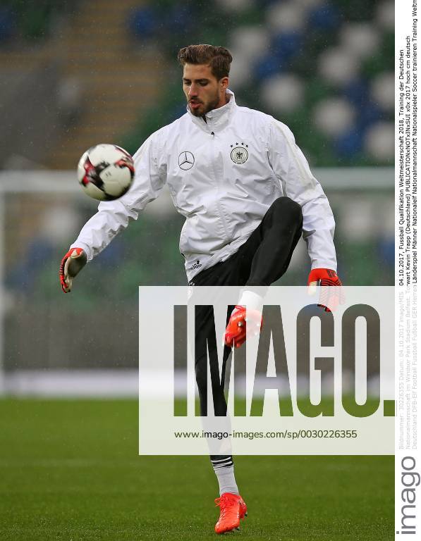 Fussball Qualifikation Weltmeisterschaft 2018, Training der Deutschen Nationalmannschaft im Windsor Park Stadium Belfast. Torwart Kevin Trapp (Deutschland)
