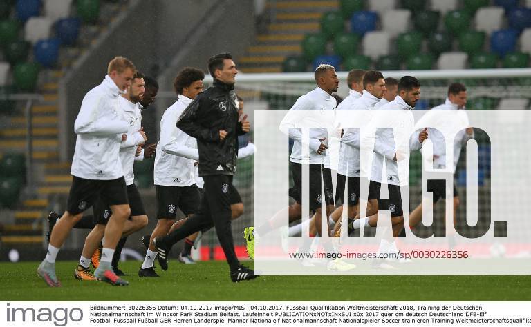 Fussball Qualifikation Weltmeisterschaft 2018, Training der Deutschen Nationalmannschaft im Windsor Park Stadium Belfast. Laufeinheit