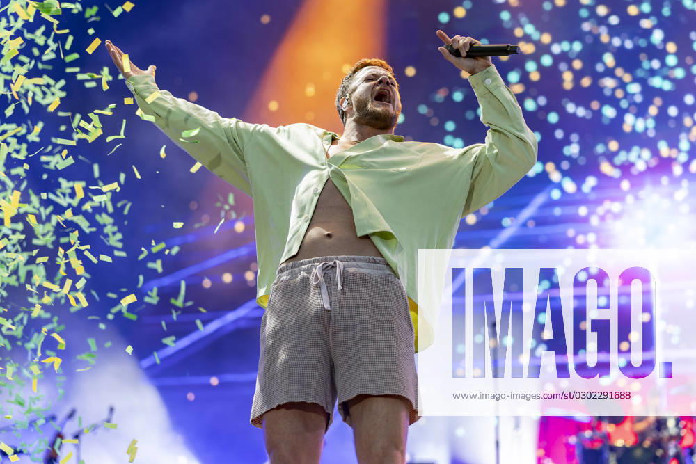 Imagine Dragons perform at Leeds Festival Dan Reynolds of Imagine Dragons performs at Leeds Festival, Bramham Park Leeds,25th August 2023, Credit:Mike Gray Avalon