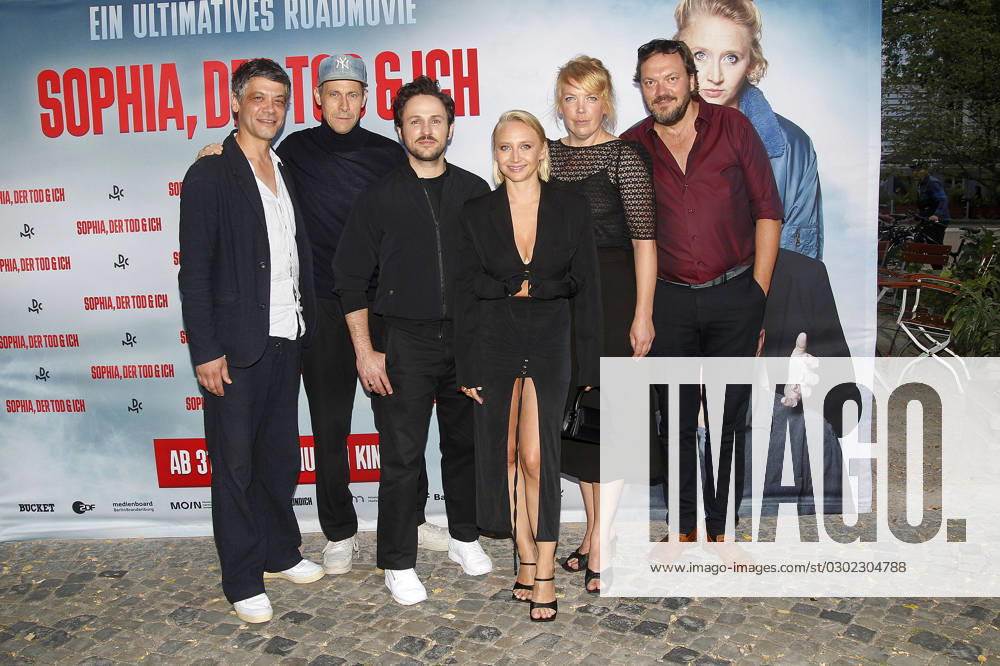 Carlo Ljubek, Marc Hosemann, Dimitrij Schaad, Anna Maria Muehe, Dimitrij Schaad, Lina Beckmann und Charly Huebner bei der Sophia, der Tod & Ich  Film Premiere am 26.08.2023 in Hamburg Sophia, der Tod & Ich  Filmpremiere in Hamburg