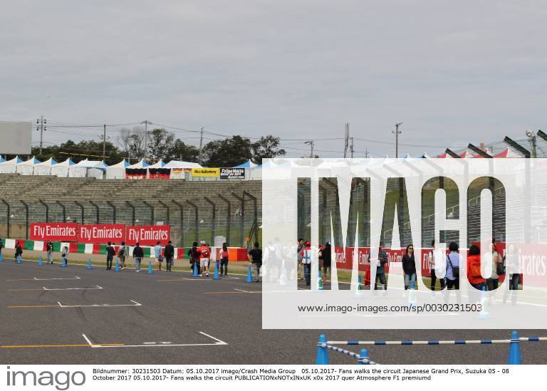 Fans walks the circuit Japanese Grand Prix, Suzuka 05 - 08 October 2017 05.10.2017- Fans walks the circuit
