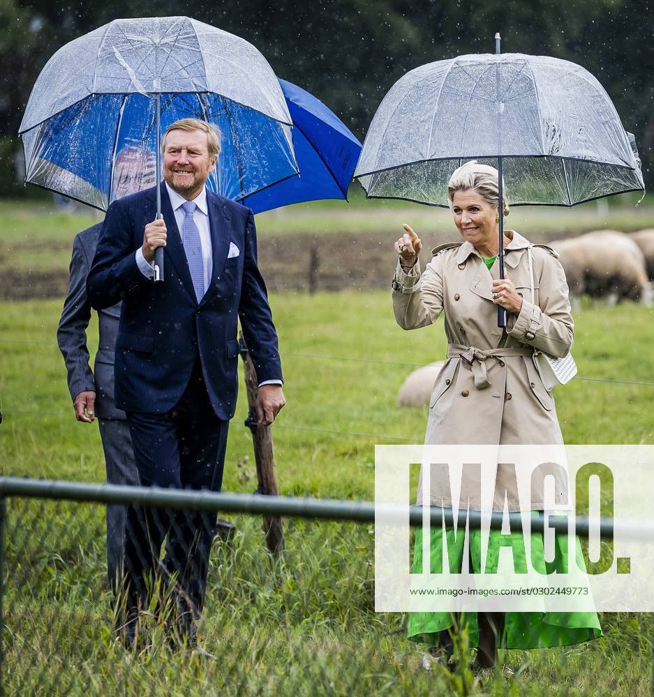 NIJKERK - King Willem-Alexander and Queen Maxima start their regional visit to the Gelderse Vallei. The royal couple will visit five municipalities in the province of Gelderland. The visit is dedicated to the transformations that the region is undergoing. ANP REMKO DE WAAL netherlands out - belgium out