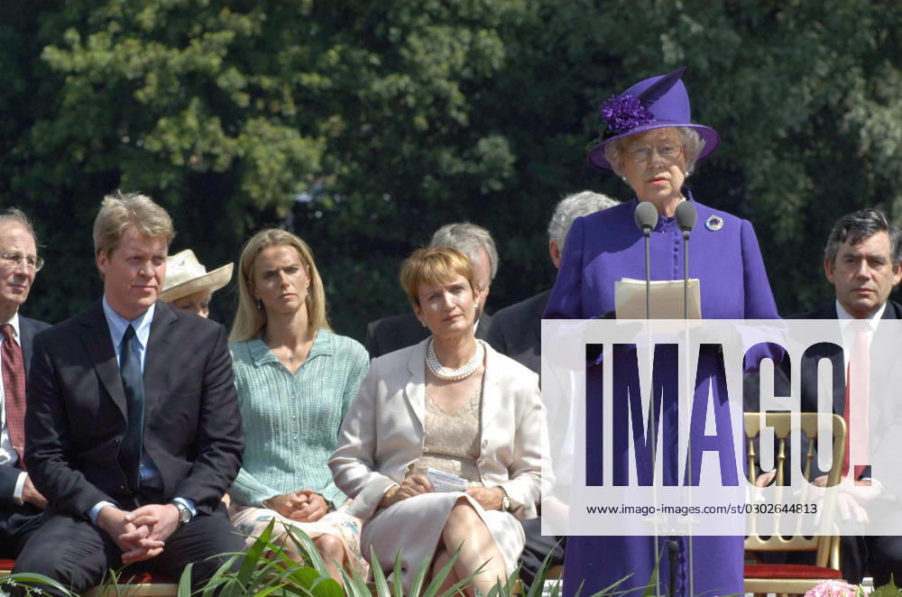 Official opening of Princess of Wales Memorial Fountain HM Queen Elizabeth II with Princesss Diana s brother Earl Charles Spencer (Seated left) attening the official opening of Princess of Wales Memorial Fountain in Hyde Park, London. Date: 06.07.2004., Credit:Photoshot Avalon United Kingdom