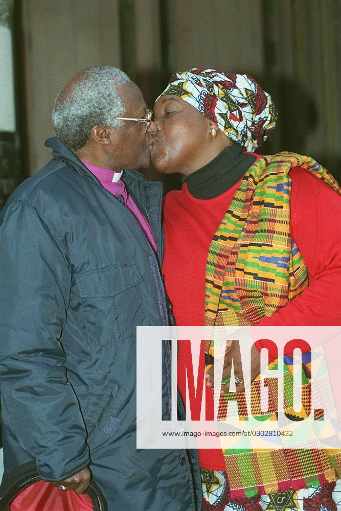 The Most Rev ARCHBISHOP DESMOND TUTU Archbishop of Cape Town, South Africa. Born Klerksdorp, South Africa. At Southwark Cathedral, London, where he received an honorary doctorate of laws, from South Bank University. With his wife LEAH TUTU COMPULSOR The Most Rev ARCHBISHOP DESMOND TUTU Archbishop of Cape Town, South Africa. Born Klerksdorp, South Africa. At Southwark Cathedral, London, where he received an honorary doctorate of laws, from South Bank University. With his wife LEAH TUTU COMPULSORY CREDIT: UPPA Photoshot Photo URK 008538 A-12 25.10.1994, Credit: uppa.co.uk Avalon United Kingdom