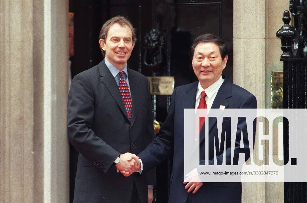 Rt Hon TONY BLAIR MP Labour MP for Sedgefield, Durham Prime Minister of Great Britain With Right: His Excellency Mr ZHU RONGJI Premier of the People s Republic of China (Pictured meeting outside No. 10 Downing Street) COMPULSORY CREDIT: UPPA Photos Rt Hon TONY BLAIR MP Labour MP for Sedgefield, Durham Prime Minister of Great Britain With Right: His Excellency Mr ZHU RONGJI Premier of the People s Republic of China (Pictured meeting outside No. 10 Downing Street) COMPULSORY CREDIT: UPPA Photoshot Photo UGL 014609 A-16a 02.04.1998, Credit:Photoshot Avalon United Kingdom