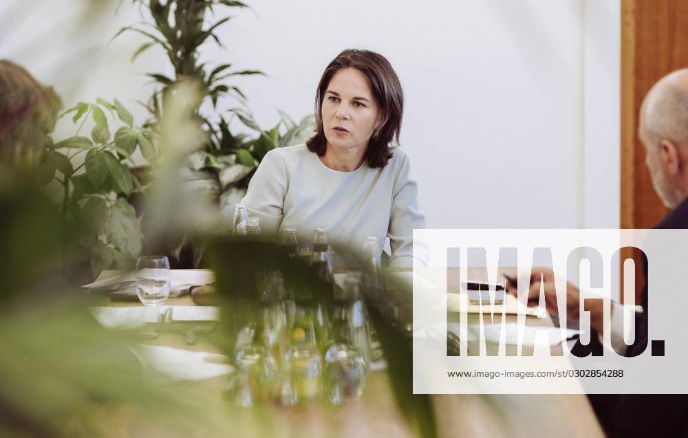 Annalena Baerbock (Bündnis 90 Die Grünen), Bundesministerin des Auswärtigen, gibt der Funke Mediengruppe am 05.09.2023 ein Interview in ihren Büroräumen im Auswärtigen Amt