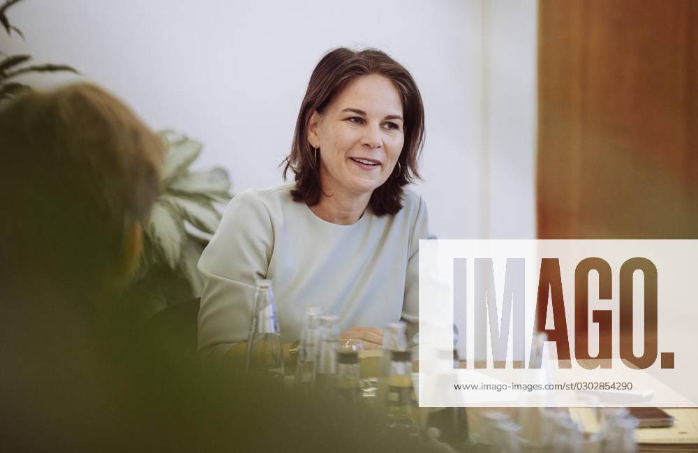 Annalena Baerbock (Bündnis 90 Die Grünen), Bundesministerin des Auswärtigen, gibt der Funke Mediengruppe am 05.09.2023 ein Interview in ihren Büroräumen im Auswärtigen Amt