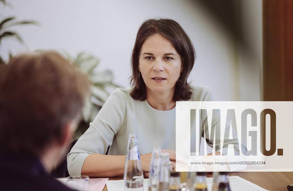 Annalena Baerbock (Bündnis 90 Die Grünen), Bundesministerin des Auswärtigen, gibt der Funke Mediengruppe am 05.09.2023 ein Interview in ihren Büroräumen im Auswärtigen Amt