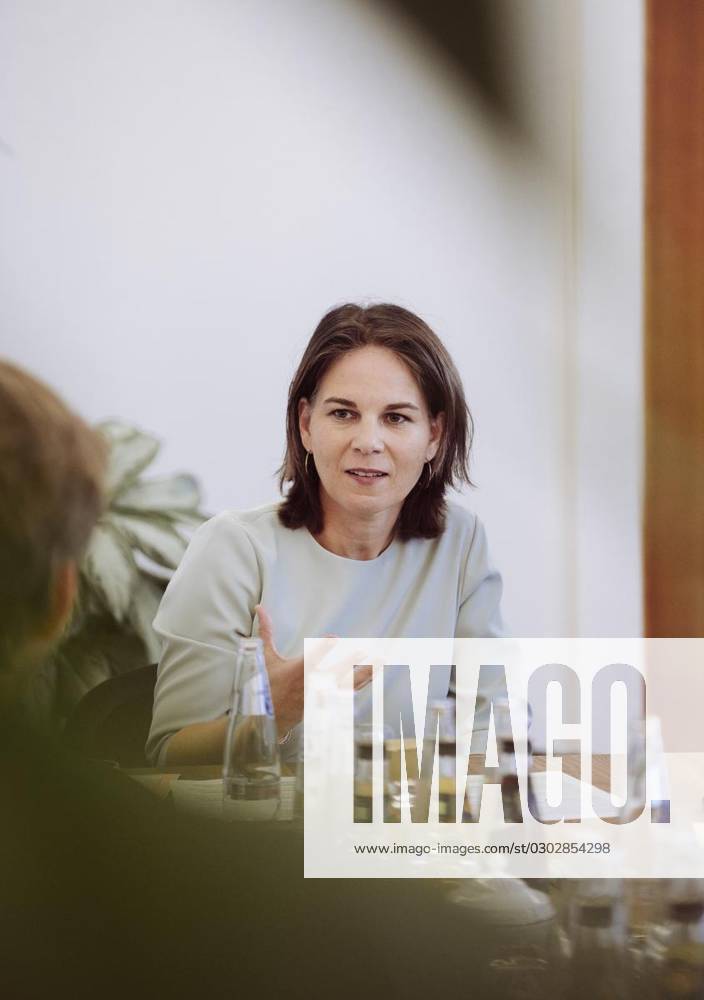 Annalena Baerbock (Bündnis 90 Die Grünen), Bundesministerin des Auswärtigen, gibt der Funke Mediengruppe am 05.09.2023 ein Interview in ihren Büroräumen im Auswärtigen Amt