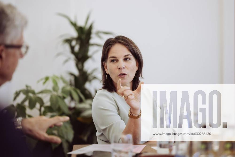 Annalena Baerbock (Bündnis 90 Die Grünen), Bundesministerin des Auswärtigen, gibt der Funke Mediengruppe am 05.09.2023 ein Interview in ihren Büroräumen im Auswärtigen Amt