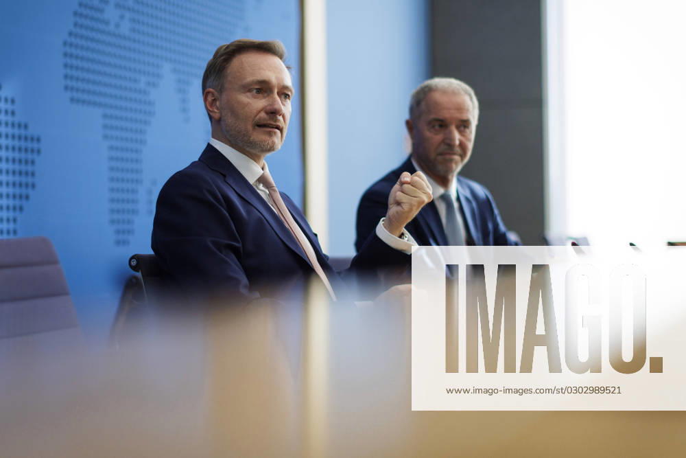 Christian Lindner (FDP), Bundesminister der Finanzen, und Georgios Pappas, Vorsitzender des VAP, aufgenommen im Rahmen der Bundespressekonferenz in Berlin, 07.09.2023. Berlin Deutschland