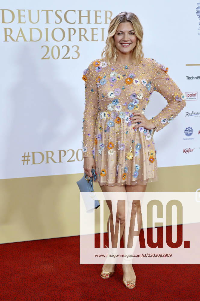 Nina Bott bei der Verleihung des Deutschen Radiopreises 2023 im Musical Theater Neue Flora. Hamburg