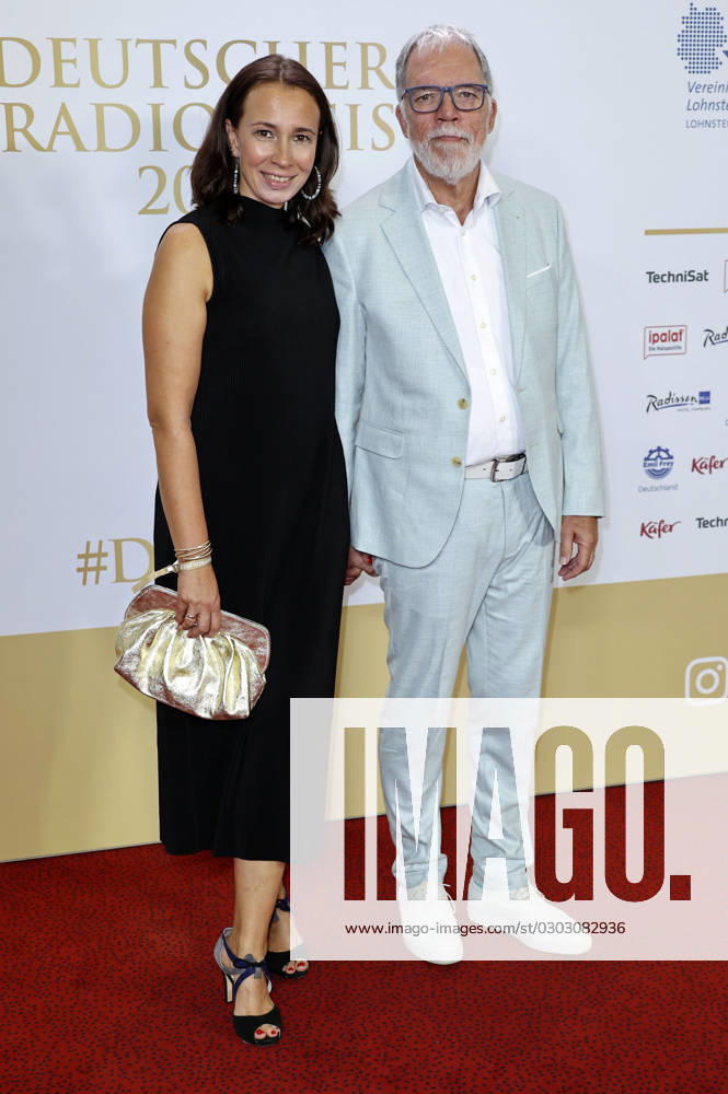 Wolfgang Trepper mit Ehefrau Kirstin Tiemann bei der Verleihung des Deutschen Radiopreises 2023 im Musical Theater Neue Flora. Hamburg