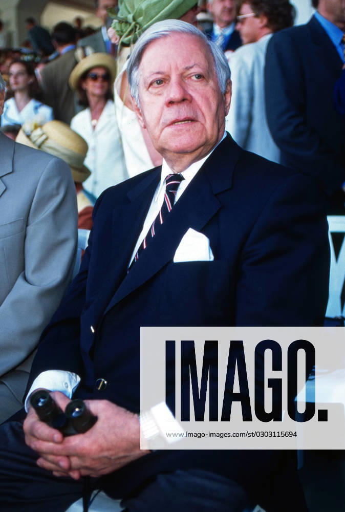 SPD Politiker und Ex Bundeskanzler Helmut Schmidt, circa 1990.