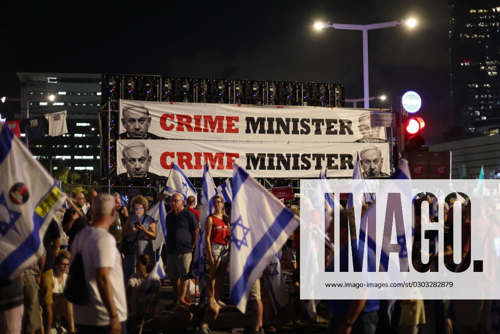 Protests continue against Israel s controversial judicial reform TEL AVIV, ISRAEL - SEPTEMBER 09: Israeli protesters marching for judicial independence at the Kaplan Street, after the coalition government led by Prime Minister Benjamin Netanyahu passed the controversial judicial reform law in parliament in Tel Aviv, Israel on September 09, 2023.
