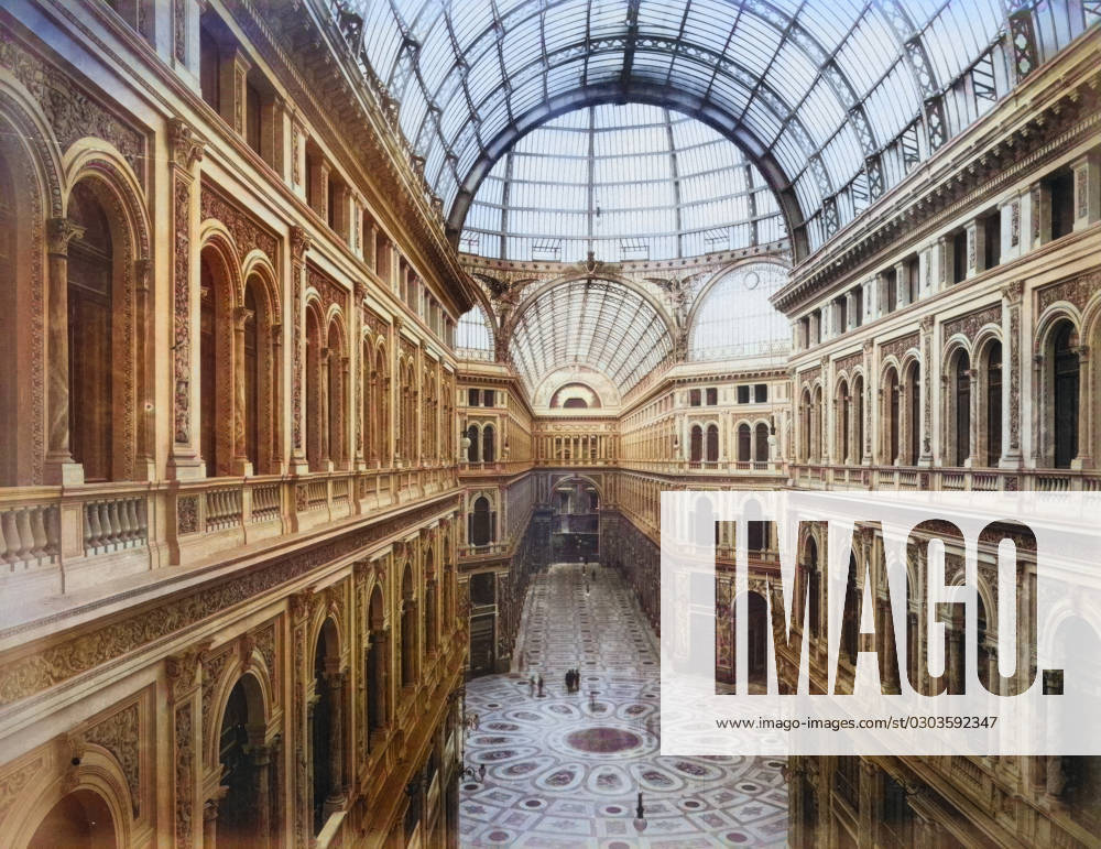 Galleria Umberto I., Einkaufspassage in der Altstadt, im Jahre 1890, Neapel, Italien, Historisch, digital restaurierte Reproduktion eines Fotos von Giorgio Sommer, koloriert 1f-4941299