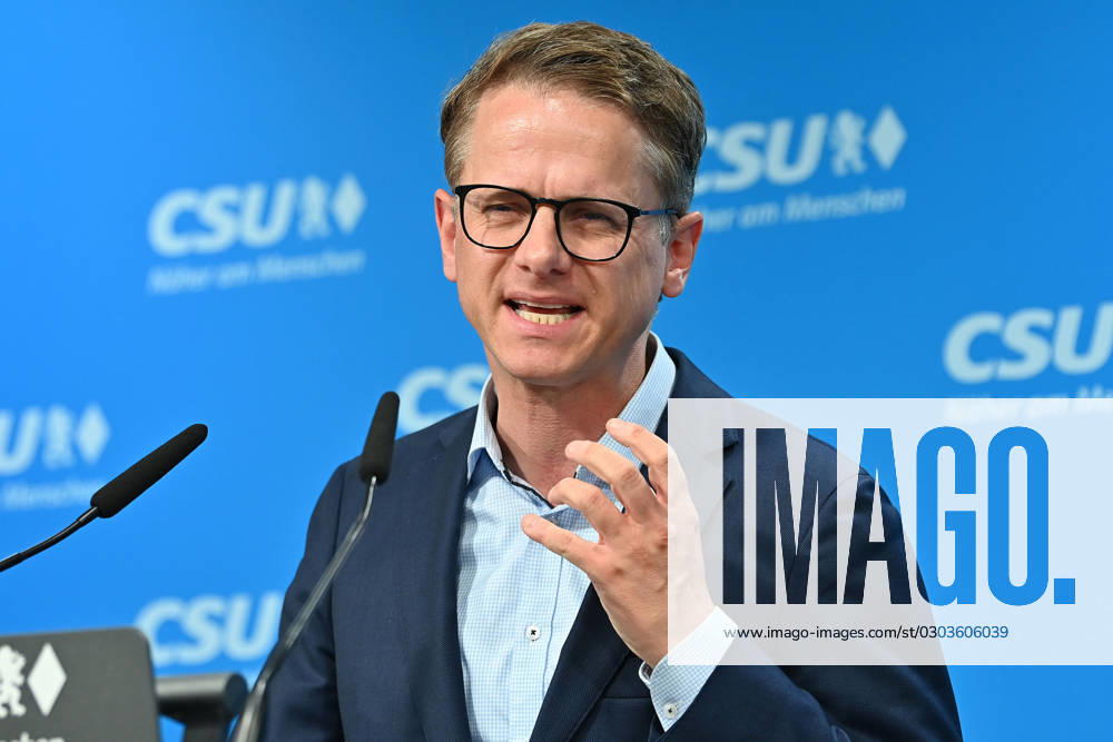 Carsten LINNEMANN (CDU Generalsekretaer), Gestik, Einzelbild,angeschnittenes Einzelmotiv,Portraet,Portrait,Porträt. Pressekonferenz mit Carsten LINNEMANN (CDU Generalsekretaer) und Martin HUBER (Generalsekretaer der CSU) in der CSU Landesleitung am 12.09.2023 in Muenchen, Â