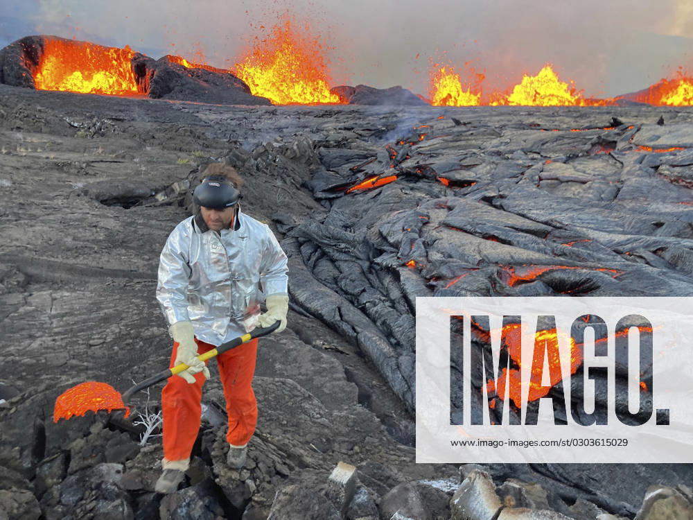 Hawaiian Volcano Observatory geologists, wearing protective equipment, take samples inside the Kilauea caldera summit at Hawaii Volcanoes National Park, September 11, 2023 in Kilauea, Hawaii. The volcano, one of the most active on earth began erupting after a two-month-long pause. Kilauea United States - ZUMAp138 20230911_zaa_p138_051