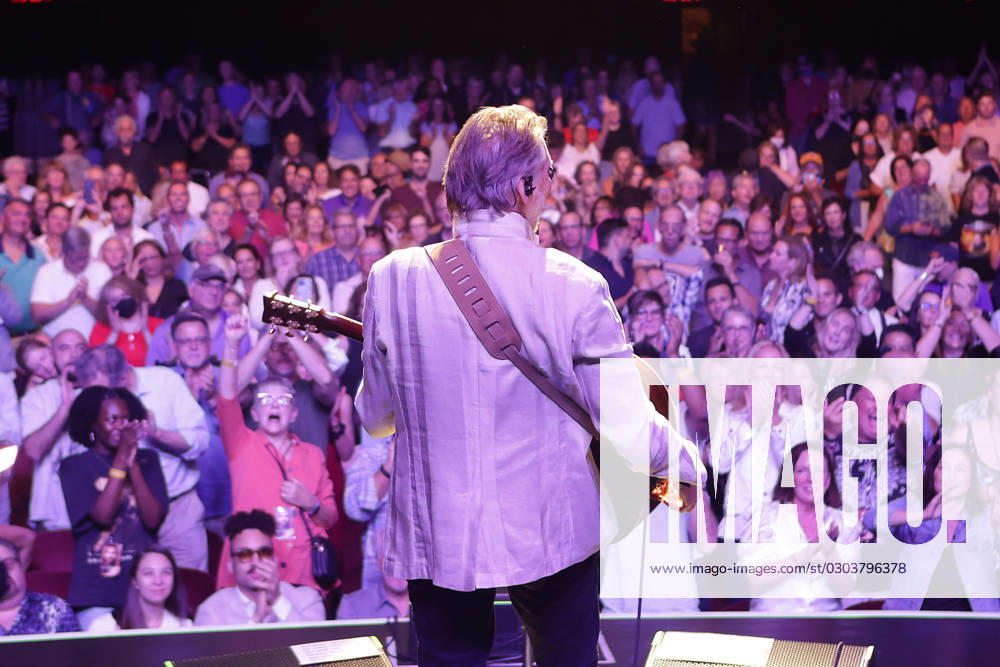 Bilder des Jahres 2023, Entertainment 09 September Entertainment Themen der Woche KW37 Celebrating a career that has seen him perform his ever-growing catalog of smash hit songs across the globe for nearly six decades, legendary music superstar Kenny Loggins played his final show in New York City at the Beacon Theatre tonight as part of his final concert tour titled This Is It. The all-new show included smash hits and deep cuts covering the iconic singer-songwriter?s entire career. Since he first burst on the music scene as half of the hit duo Loggins & Messina and throughout his spectacularly successful solo career, during which time he racked up a consistent succession of gold and platinum-selling albums and singles, Loggins has become a pop culture icon. The two-time Grammy winner has earned the nickname of The