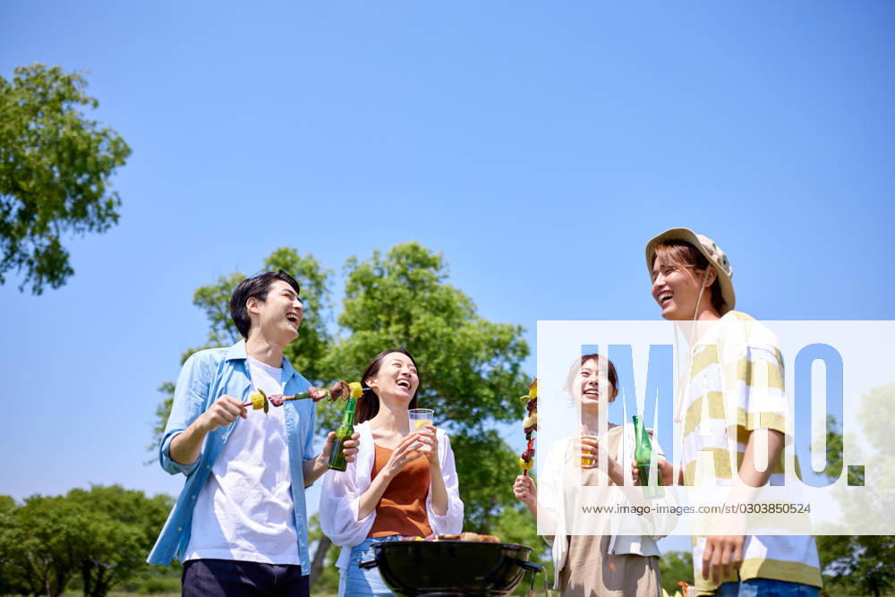 Japanese people having barbecue at city park AFLO219185143 , 219185143.jpg, ,model released, Symbolfoto