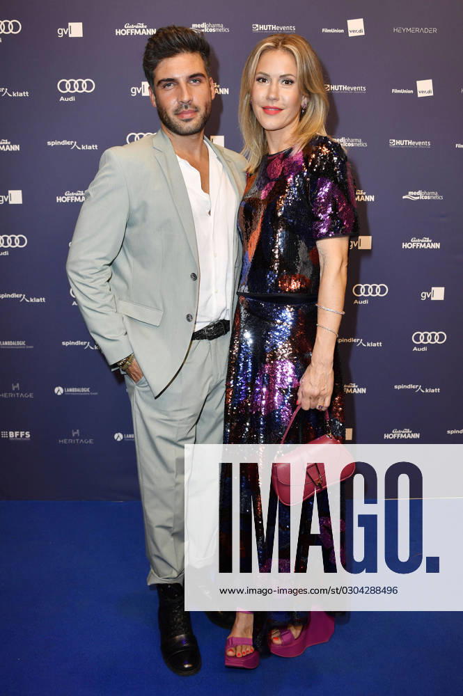 Wolke Hegenbarth mit Partner Oliver Vaid bei der Verleihung des Deutschen Schauspielpreises 2023 im Restaurant Spindler & Klatt. Berlin