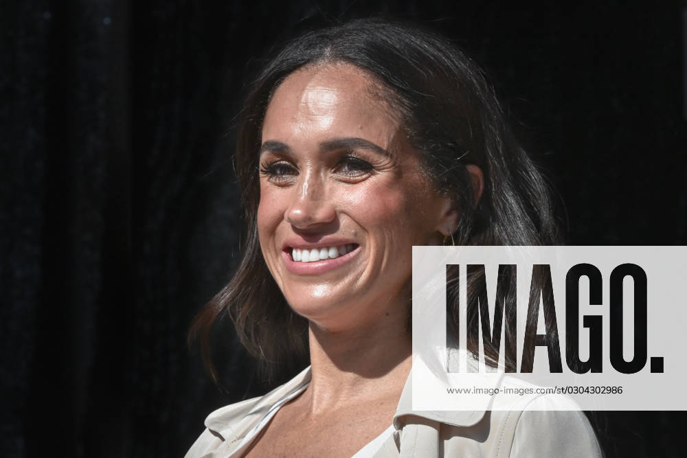 Harry and Meghan at the swimming medals ceremony, Invictus Games Day 7, Düsseldorf, Germany Düsseldorf, Germany, 16th Sep 2023. Meghan, the Duchess of Sussex and Prince Harry, the Duke of Sussex attend the swimming medals ceremony on stage in the Invictus Village and hand out medals to several of the winners. Day 6 of the Invictus Games Düsseldorf in and around the Merkur Spiel Arena. 21 nations participate in the games this year., Credit:Imageplotter Avalon