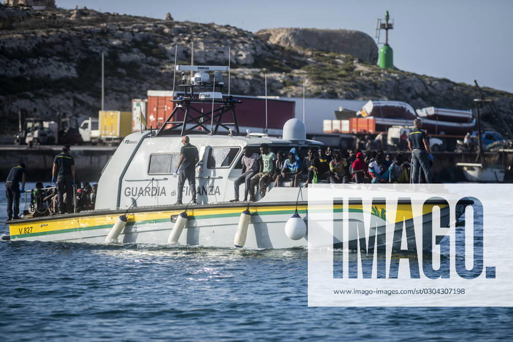 The arrival of a small boat and a patrol boat from the Guardia di Finanza, Lampedusa, Italy 16 Sept 2023 Extraordinary wave of landings on the island of Lampedusa with a number of around 7000 migrants, the mayor declares a state of emergency. In the photothe arrival of a small boat and a patrol boat from the Guardia di Finanza, Italy 16 Sept 2023, Credit:Alessandro Serranò Avalon Italy, Lampedusa