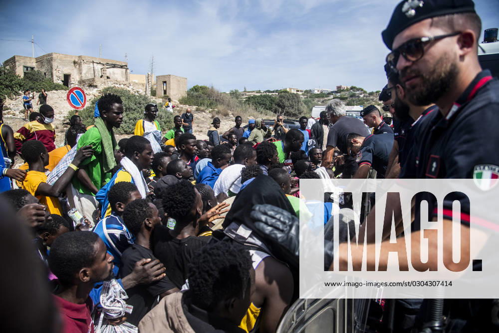 Migrant emergency, the situation in the hotspot on the fifth day after the disembarkation of around 6000 people, Lampedusa, 16 Sept 2023 migrant emergency, the situation in the hotspot on the fifth day after the disembarkation of around 6000 people, Lampedusa, 16 Sept 2023, Credit:Alessandro Serranò Avalon Italy, Lampedusa
