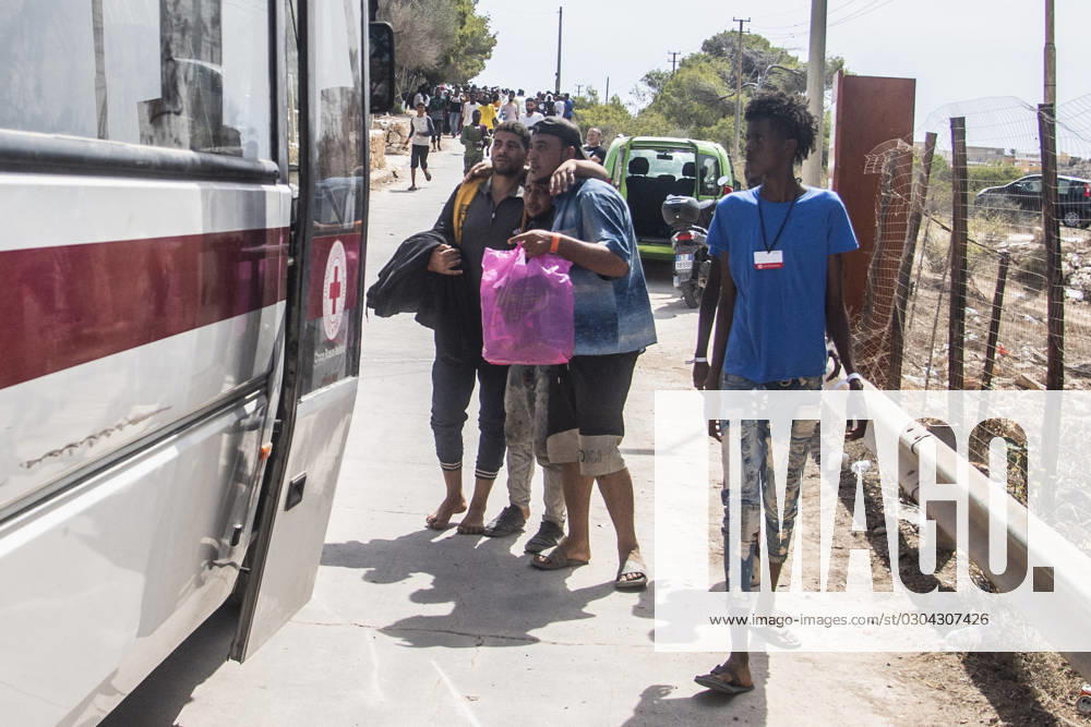 Migrant emergency, the situation in the hotspot on the fifth day after the disembarkation of around 6000 people, Lampedusa, 16 Sept 2023 migrant emergency, the situation in the hotspot on the fifth day after the disembarkation of around 6000 people, Lampedusa, 16 Sept 2023, Credit:Alessandro Serranò Avalon Italy, Lampedusa