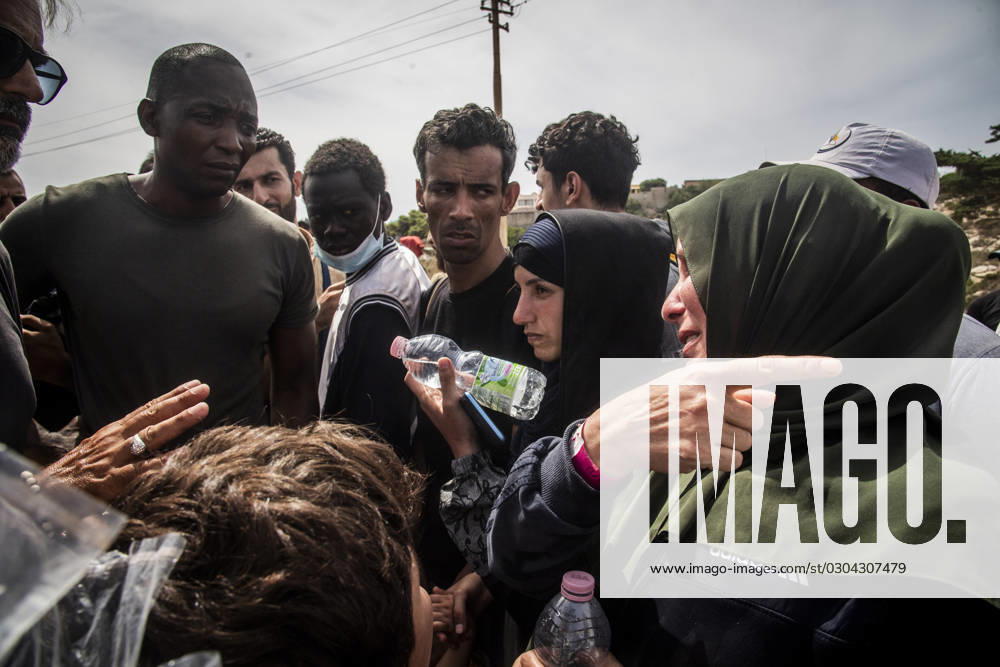 Migrant emergency, the situation in the hotspot on the fifth day after the disembarkation of around 6000 people, Lampedusa, 16 Sept 2023 Aboubakar Soumaoro visits the hotspot, Lampedusa, 16 Sept 2023, Credit:Alessandro Serranò Avalon Italy, Lampedusa