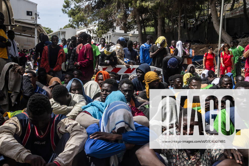 Migrant emergency, the situation in the hotspot on the fifth day after the disembarkation of around 6000 people, Lampedusa, 16 Sept 2023 migrant emergency, the situation in the hotspot on the fifth day after the disembarkation of around 6000 people, Lampedusa, 16 Sept 2023, Credit:Alessandro Serranò Avalon Italy, Lampedusa