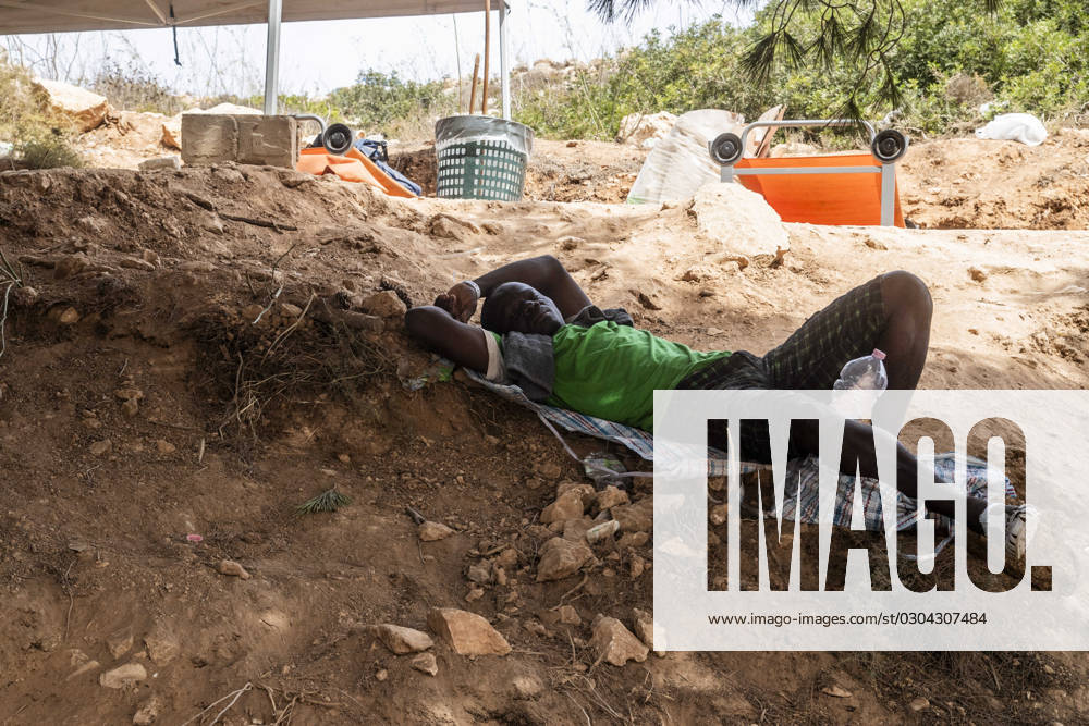 Migrant emergency, the situation in the hotspot on the fifth day after the disembarkation of around 6000 people, Lampedusa, 16 Sept 2023 migrant emergency, the situation in the hotspot on the fifth day after the disembarkation of around 6000 people, Lampedusa, 16 Sept 2023, Credit:Alessandro Serranò Avalon Italy, Lampedusa