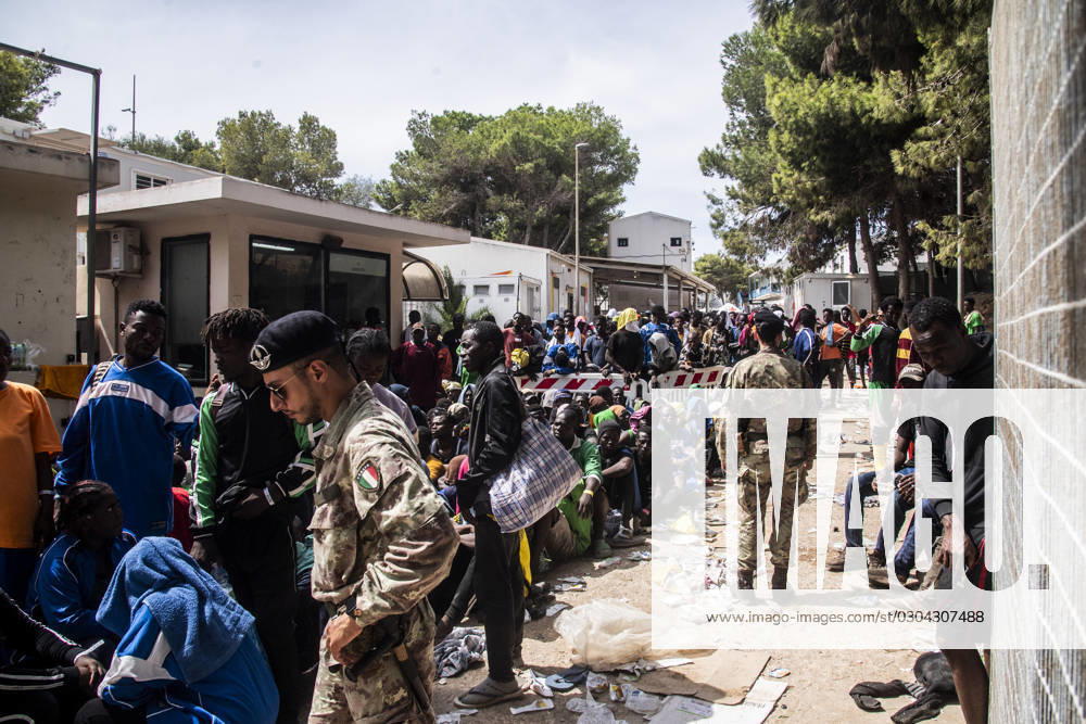 Migrant emergency, the situation in the hotspot on the fifth day after the disembarkation of around 6000 people, Lampedusa, 16 Sept 2023 migrant emergency, the situation in the hotspot on the fifth day after the disembarkation of around 6000 people, Lampedusa, 16 Sept 2023, Credit:Alessandro Serranò Avalon Italy, Lampedusa