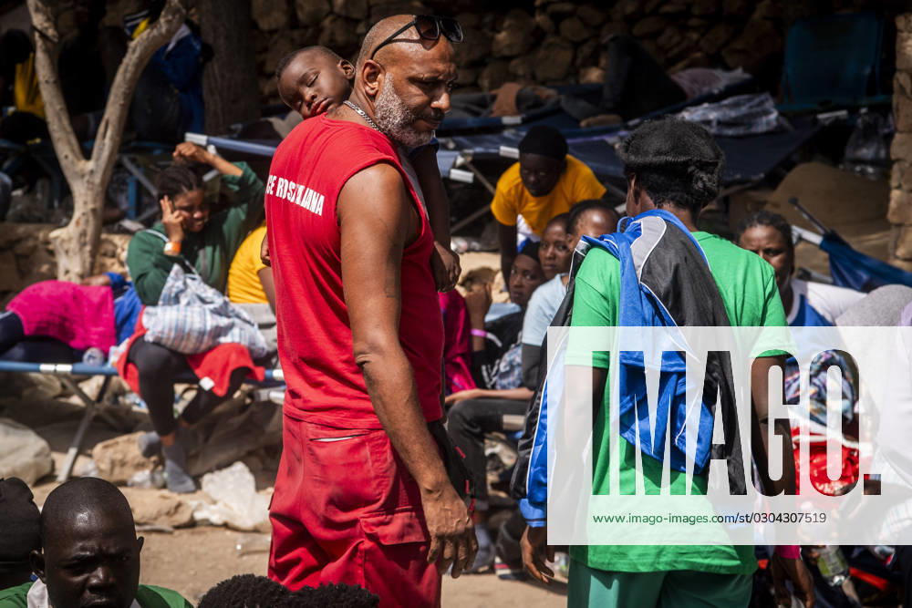 Migrant emergency, the situation in the hotspot on the fifth day after the disembarkation of around 6000 people, Lampedusa, 16 Sept 2023 migrant emergency, the situation in the hotspot on the fifth day after the disembarkation of around 6000 people, Lampedusa, 16 Sept 2023, Credit:Alessandro Serranò Avalon Italy, Lampedusa