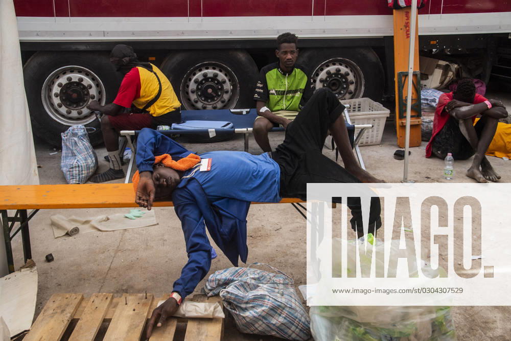 Migrant emergency, the situation in the hotspot on the fifth day after the disembarkation of around 6000 people, Lampedusa, 16 Sept 2023 migrant emergency, the situation in the hotspot on the fifth day after the disembarkation of around 6000 people, Lampedusa, 16 Sept 2023, Credit:Alessandro Serranò Avalon Italy, Lampedusa