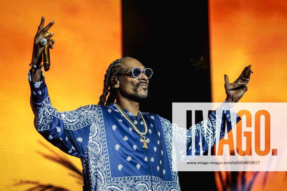 ROTTERDAM - American rapper Snoop Dogg during a performance in Rotterdam AHOY as part of his autumn tour through Europe. ANP MARCEL KRIJGSMAN netherlands out - belgium out