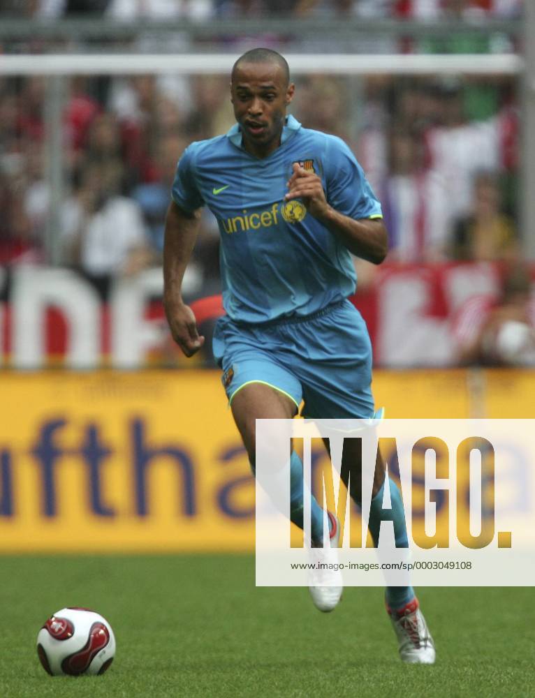 Thierry Henry (FC Barcelona) am Ball Fußball Herren Mehmet Scholls Abschiedsspiel 2007, Barca, FC Barcelona Einzelbild München Dynamik, Fußball Herren Mehmet Scholls Abschiedsspiel 2007, Barca, FC Barcelona Einzelbild München Dynamik,
