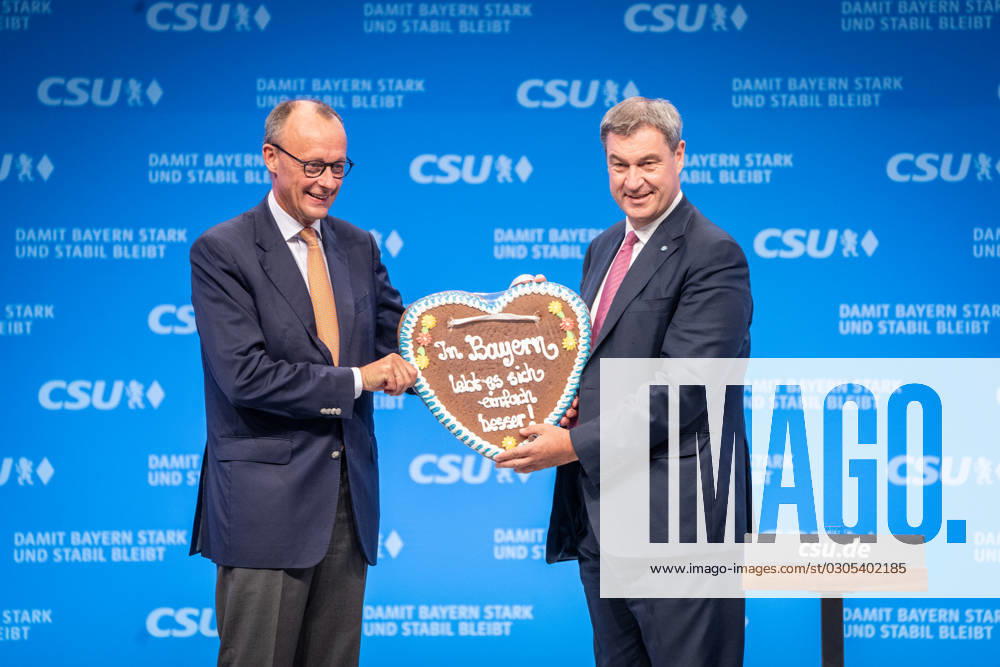KW38 CSU-Parteitag zur Nominierung des Spitzenkandidaten zur Bayerischen Landtagswahl 2023 CSU-Parteitag zur Nominierung des Spitzenkandidaten zur Bayerischen Landtagswahl 2023 Markus Söder, designierter Spitzenkandidat und amtierender Ministerpräsident von Bayern, mit Friedrich Merz, CDU-Parteivorsitzender - Markus Söder übergibt an Friedrich Merz nach dessen Rede ein Lebkuchenherz;CSU-Parteitag zur Nominierung des Spitzenkandidaten zur Bayerischen Landtagswahl 2023 CSU-Parteitag zur Nominierung des Spitzenkandidaten zur Bayerischen Landtagswahl 2023 Markus Söder, designierter Spitzenkandidat und amtierender Ministerpräsid,