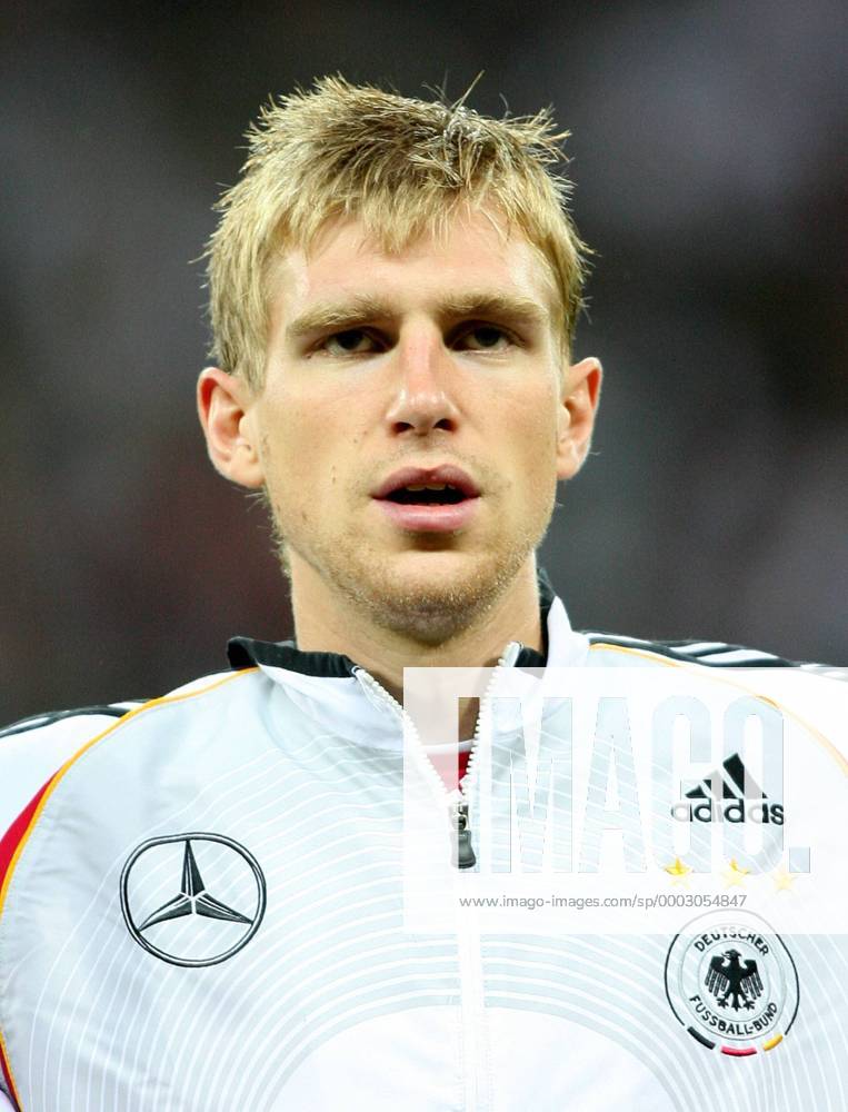 Per Mertesacker (Deutschland) - Nationalhymne Fußball Länderspiel Herren Freundschaftsspiel 2007, Test, Testspiel, Nationalmannschaft, Deutschland Porträt London Fußball Länderspiel Herren Freundschaftsspiel 2007, Test, Testspiel, Nationalmannschaft, Deutschland Porträt London