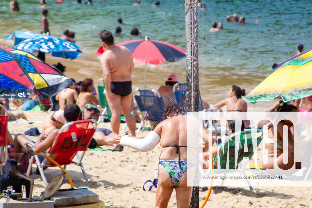 Movement of bathers on the red beach Rio de Janeiro (RJ) 09 25 2023 - BEACH WEATHER WEATHER - Movement of bathers on Vermelha beach, in Urca, south of Rio de Janeiro, this Monday (25) (Foto: Erica Martin Thenews2 imago images) Movement of bathers on the red beach