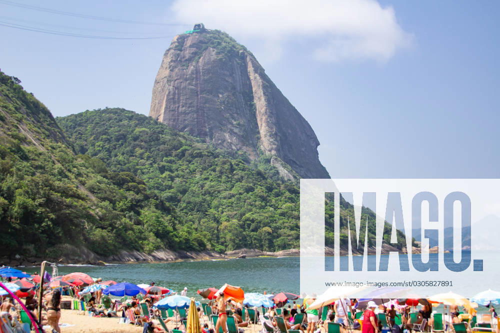 Movement of bathers on the red beach Rio de Janeiro (RJ) 09 25 2023 - BEACH WEATHER WEATHER - Movement of bathers on Vermelha beach, in Urca, south of Rio de Janeiro, this Monday (25) (Foto: Erica Martin Thenews2 imago images) Movement of bathers on the red beach