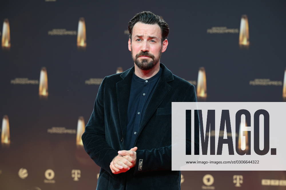 Moderator Jan Köppen kommt zur Gala und Verleihung des Deutschen Fernsehpreis in Köln.